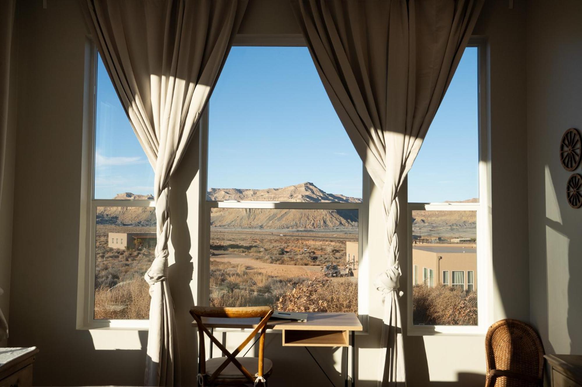 Page Arizona Border Town- Grand Serenity Room With Mesa Views Big Water Eksteriør billede