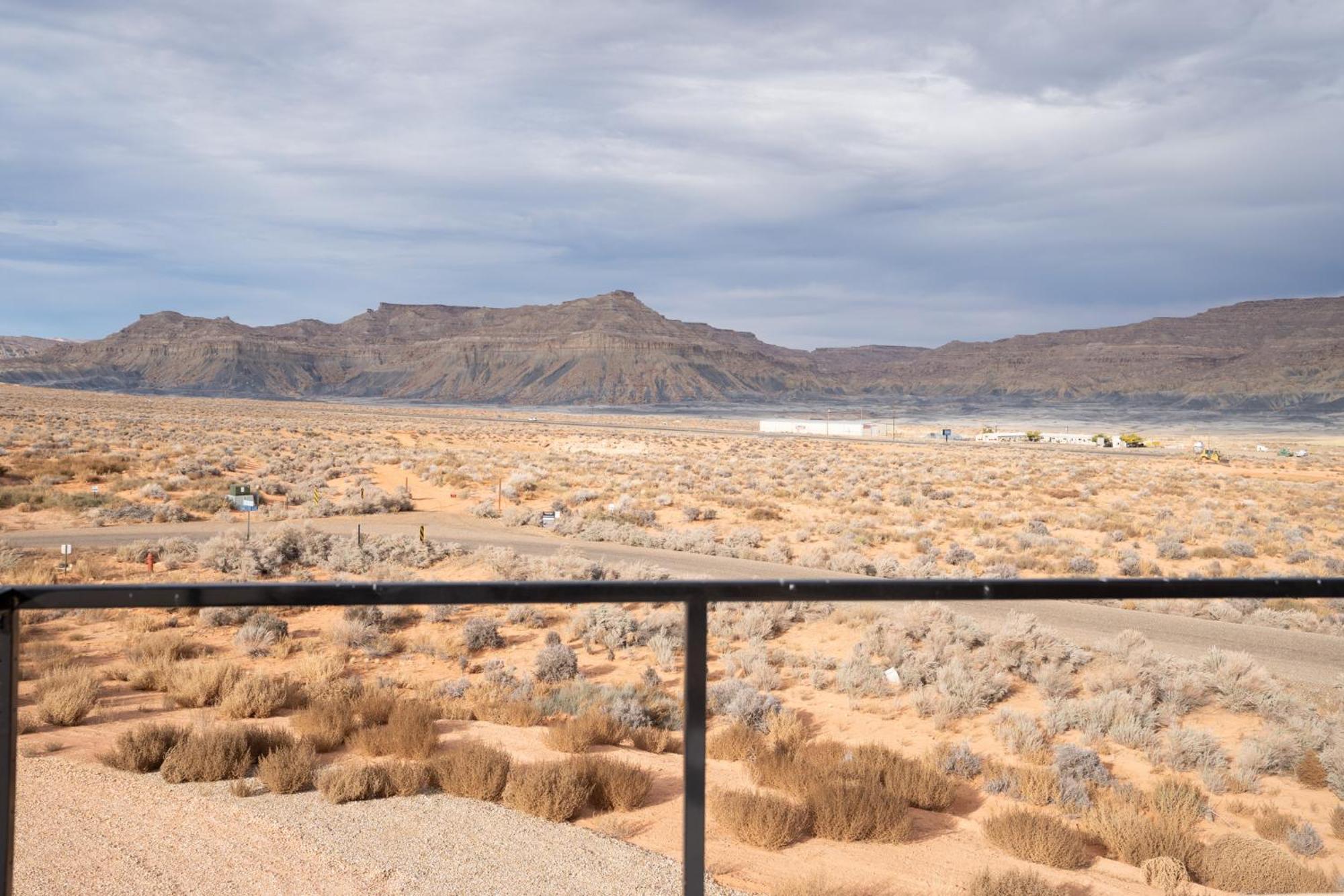 Page Arizona Border Town- Grand Serenity Room With Mesa Views Big Water Eksteriør billede